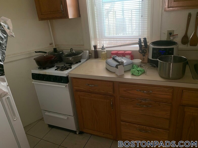 Building Photo - 143 Park Dr