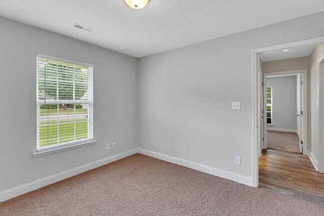 Building Photo - 211 High Green Dr