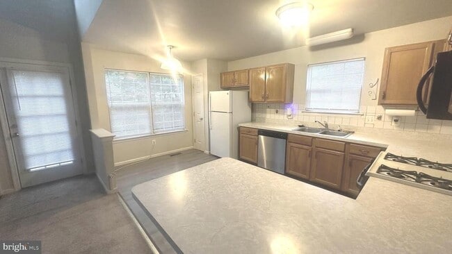 Building Photo - 234 Larkspur Ln