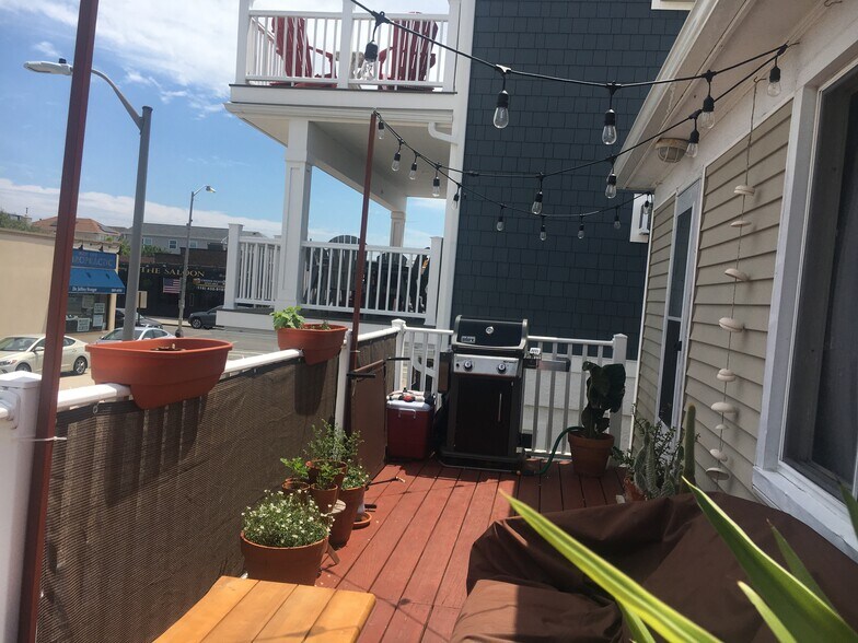 Building Photo - 61 Indiana Ave