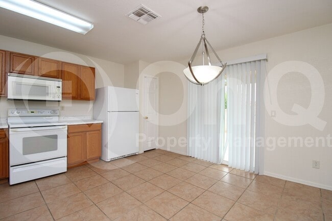 Building Photo - 667 W Jardin Dr
