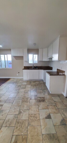 Kitchen - 956 E 55th St