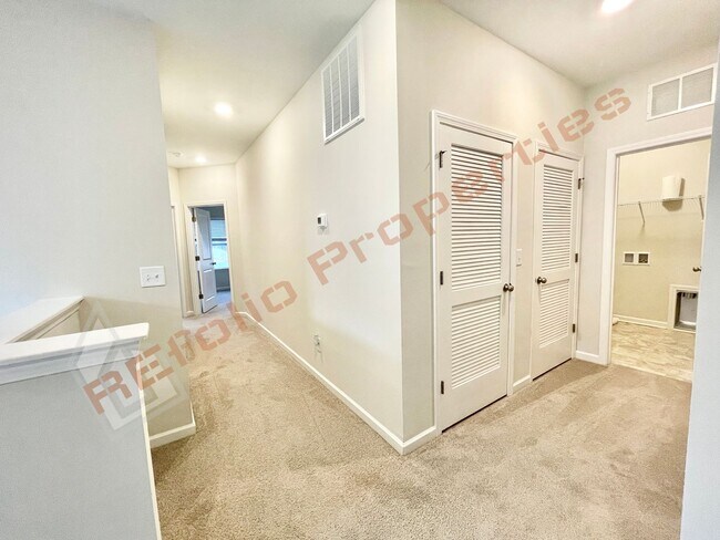 Building Photo - 924 Arlington Wood St