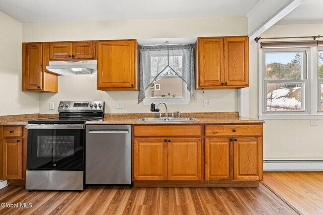 Building Photo - 165 S Pine Ave