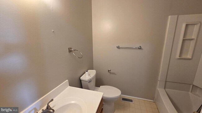 Building Photo - 131 Sunnyside Ln