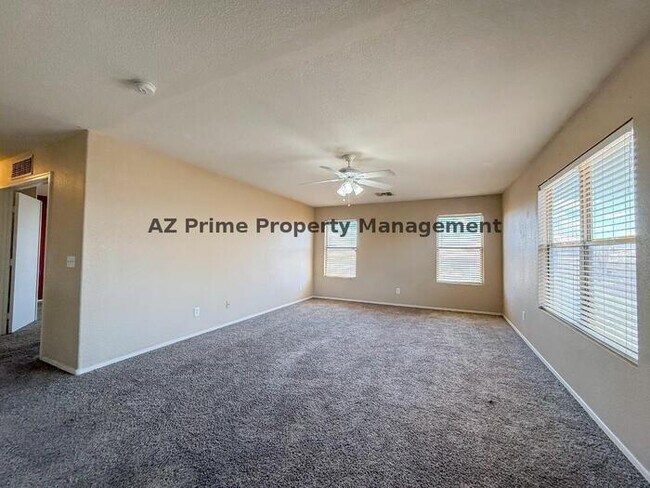 Building Photo - 583 W Racine Loop