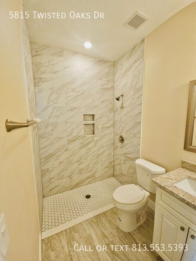 Building Photo - 5815 Twisted Oaks Dr