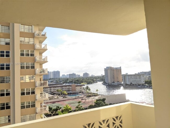 Building Photo - 1833 S Ocean Dr