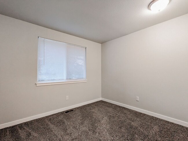 Building Photo - **Move-in Special** Gorgeous Remodeled 4 bed 2 bath w/ 2 car garage!