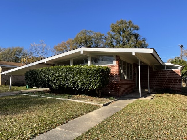 Primary Photo - 2704 Charlotte St