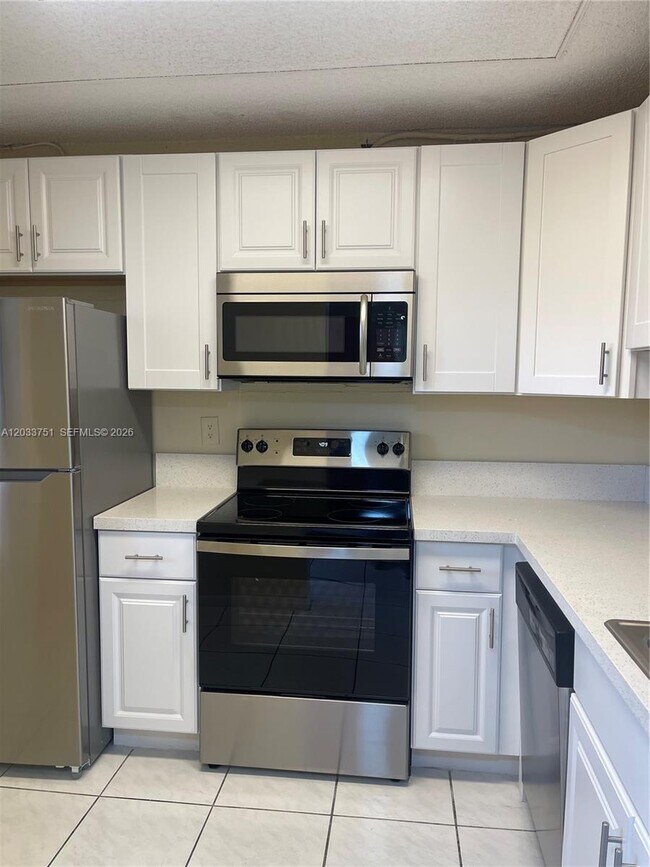 Building Photo - 3252 Foxcroft Rd