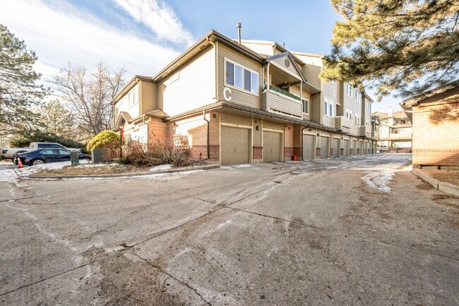 Building Photo - Beautiful Remodeled 2 Bedroom/2 Bathroom Condo is DTC!