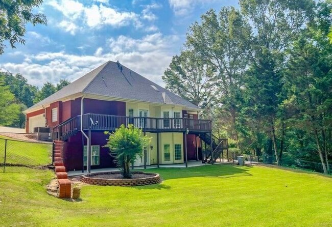 Building Photo - 104 Elm Cove