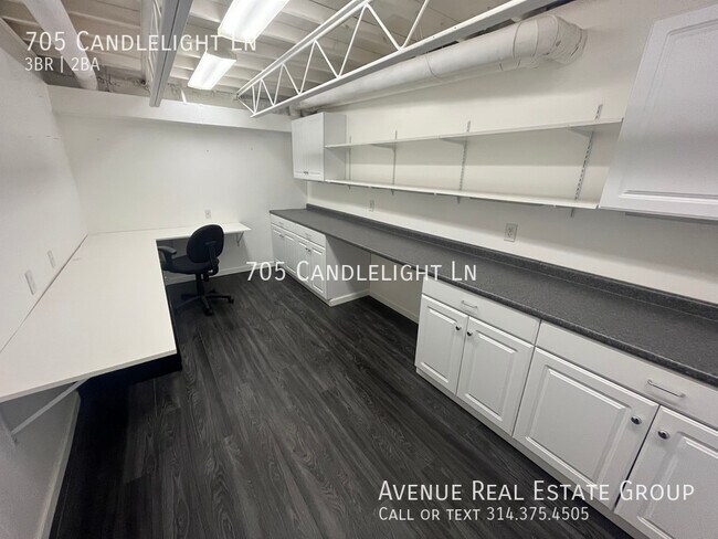 Building Photo - Just Listed! - 705 Candlelight Lane
