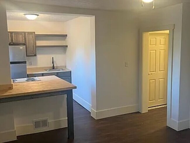 Building Photo - 317 E St Joseph St