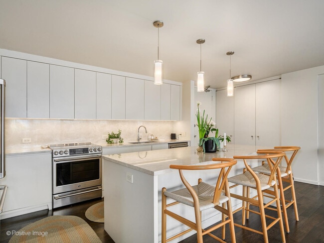 Building Photo - 330 W Diversey Pkwy