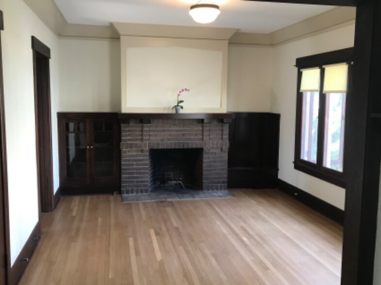 Building Photo - 380 Parke St