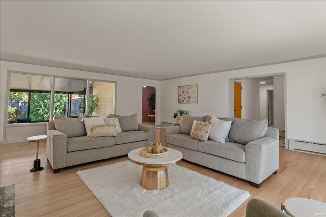 Building Photo - 2121 E Madison St