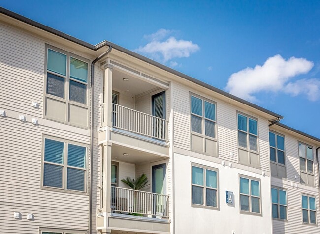 Building Photo - 2501 Bienville Blvd