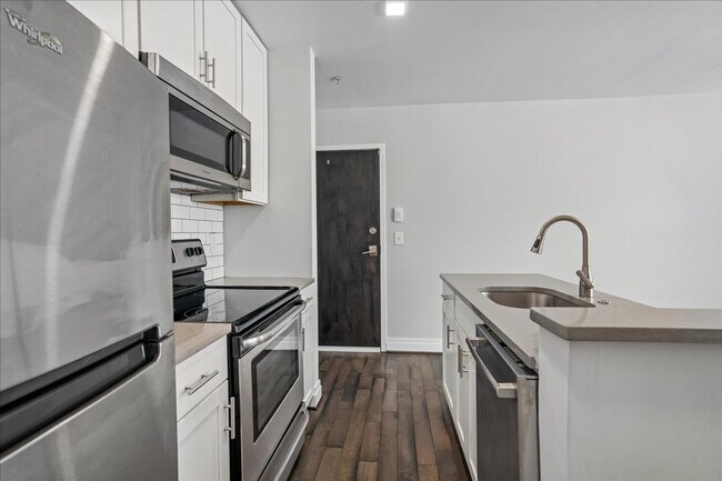 Building Photo - RAZDCPROPERTIES TRUST