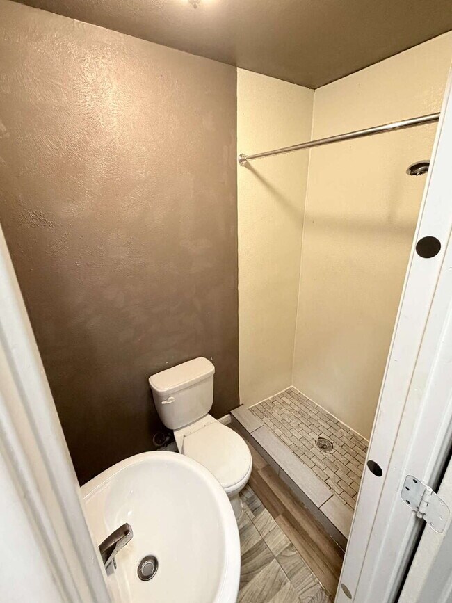 Building Photo - Cheap 1 bed tiny home available for Rent in Longview!