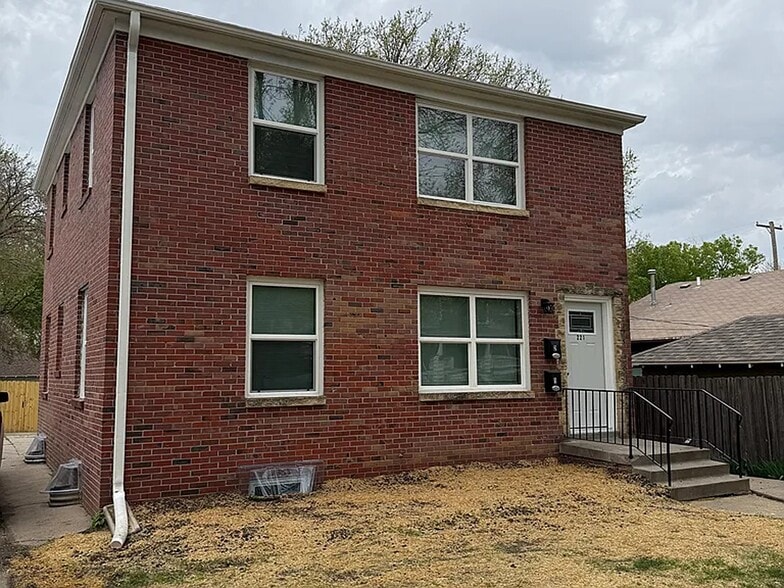 Primary Photo - 221 N 33rd St