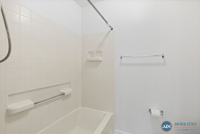 Building Photo - Immaculate 2-Bedroom Ground-Floor Villa in...