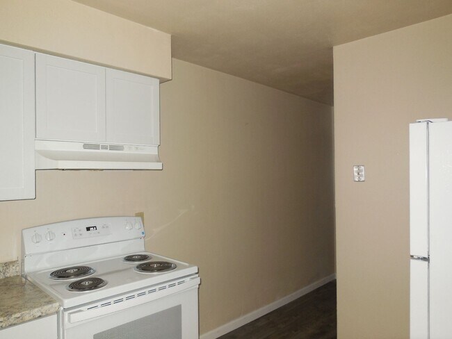 Building Photo - 1417 St Clair Ave