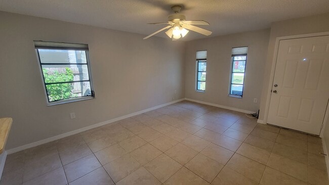 Building Photo - 1 Bedroom, 1 Bathroom in Seminole