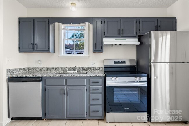 Building Photo - 608 Bethpage Rd