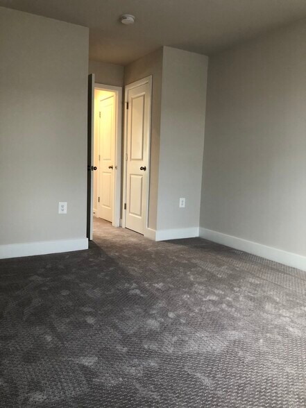 Building Photo - 304 8th St