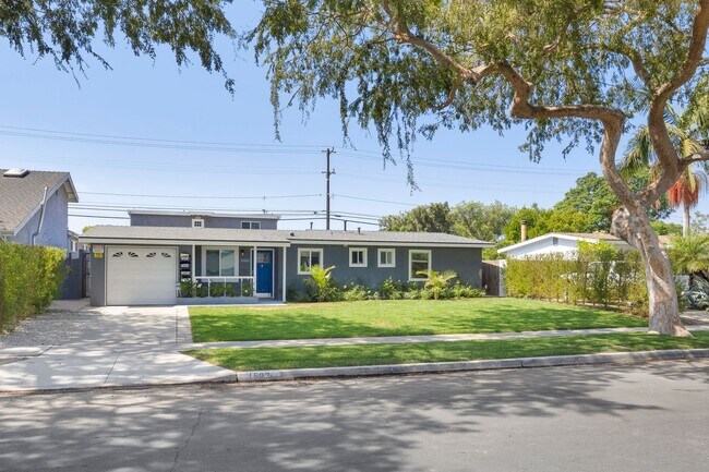 Primary Photo - 1603 Vuelta Grande Ave