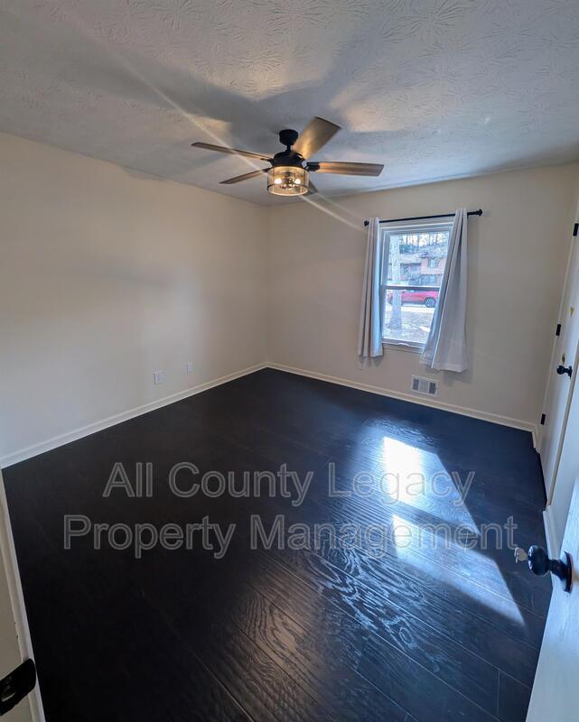 Building Photo - 1200 Creekwood Cove