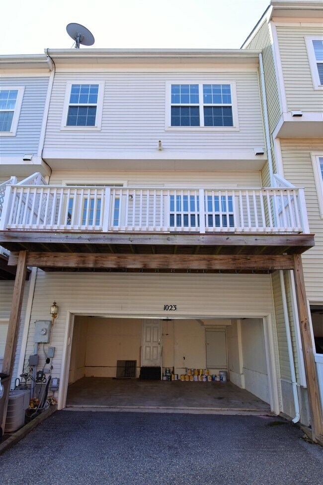 Building Photo - Fantastic 3 Bedroom 2.5 Bathroom Townhouse in KING FARM!