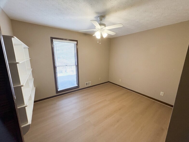 Building Photo - 5545 Little Bear Dr