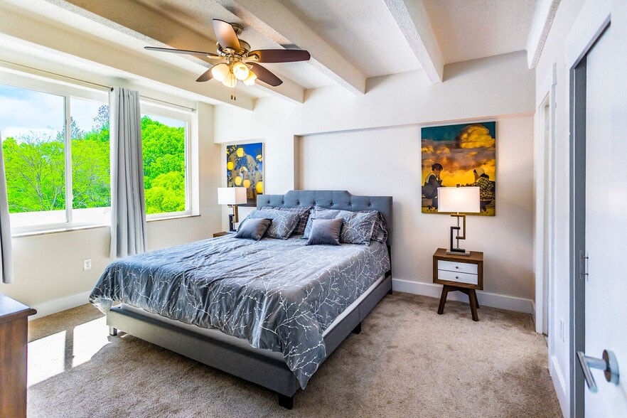 Interior Photo - The Melrose Midtown