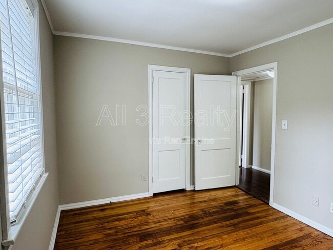 Building Photo - 301 Bradley Dr