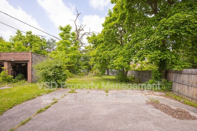 Building Photo - 3694 E 147th St