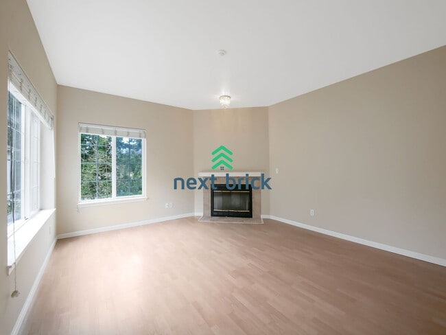 Building Photo - 2 Bed and 2.5 Bath Stunning Townhome is Available for Rent!