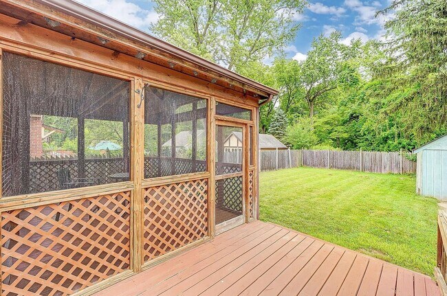 Outdoor Deck - 6604 Buckingham Plz