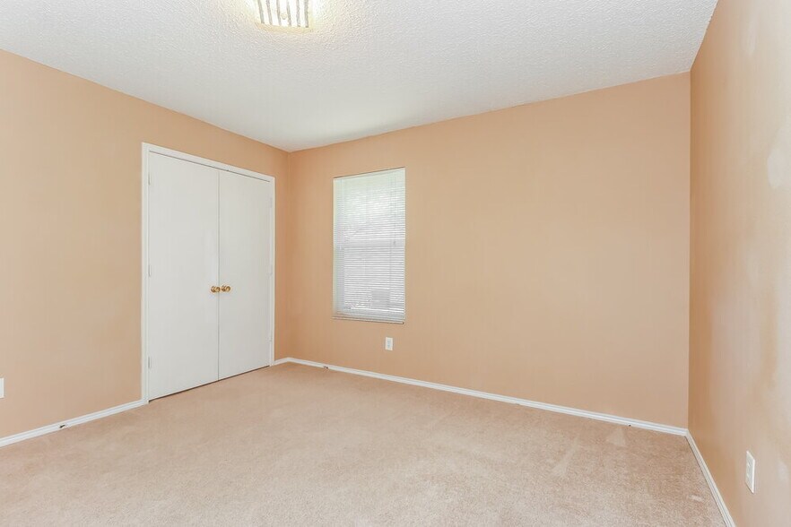 Building Photo - 548 Magdalen Ave