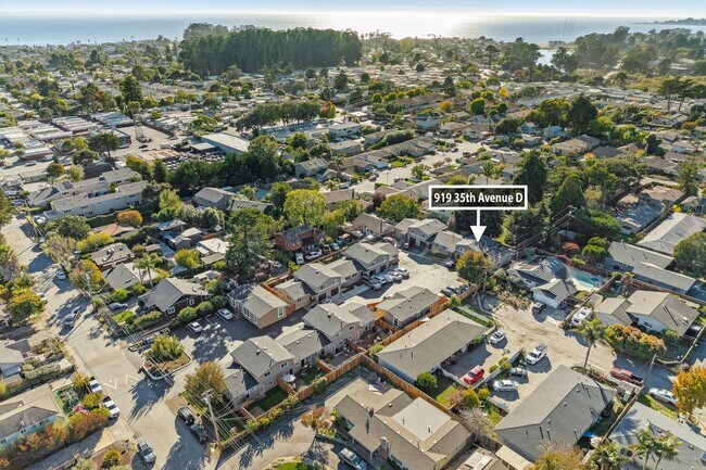 Building Photo - Bright & Beautiful 2BR Apartment Near Plea...