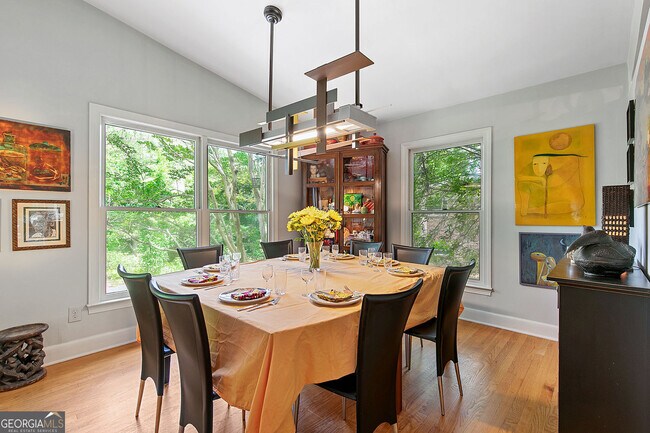 Building Photo - 1232 Bernadette Ln NE