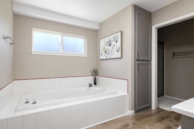Building Photo - Stunning View Home In Oak Harbor! Availabl...