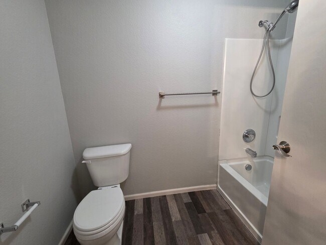 Building Photo - Stunning 3 Bed 3 Bath Home Near Stetson Hills!!
