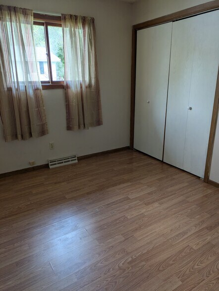 Building Photo - 1230 S Thompson Dr