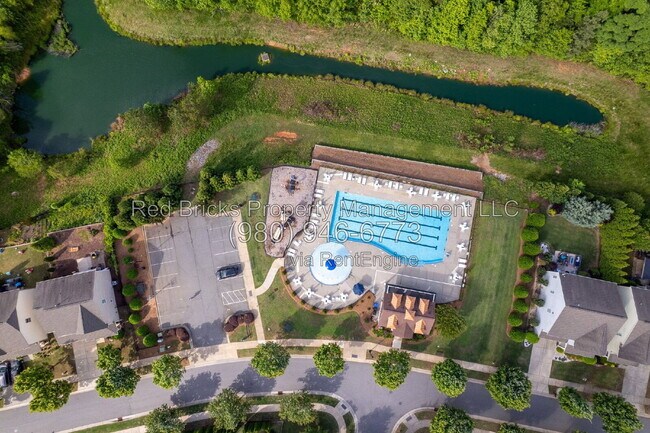 Building Photo - 127 Blossom Ridge Dr