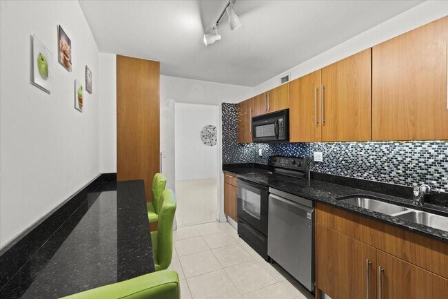 Building Photo - 3001 S Ocean Dr