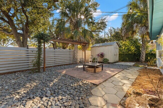 Building Photo - "Charming 3-Bed, 2-Bath Oasis in the Heart...
