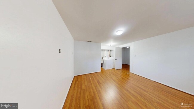 Building Photo - 8105 Kenova Ln